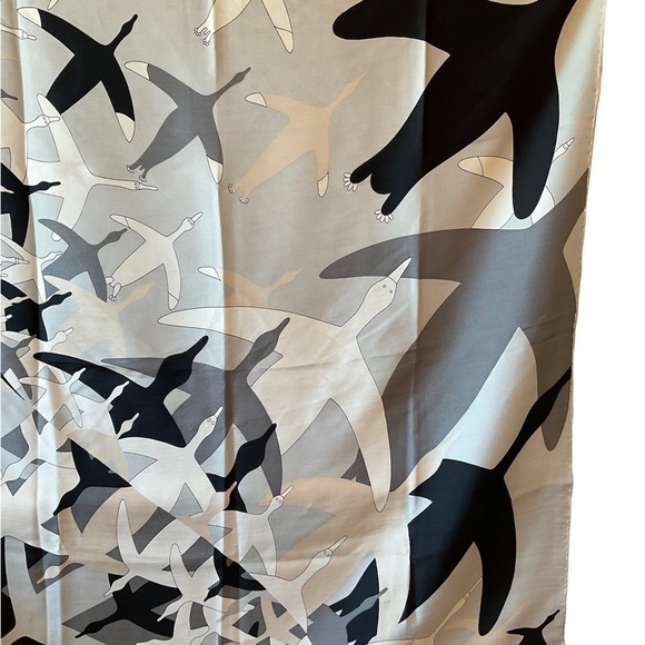 Vintage Luc ANGUHADLUQ “Flying Geese” Silk Scarf Part of Italian Series, - Picture 2 of 6